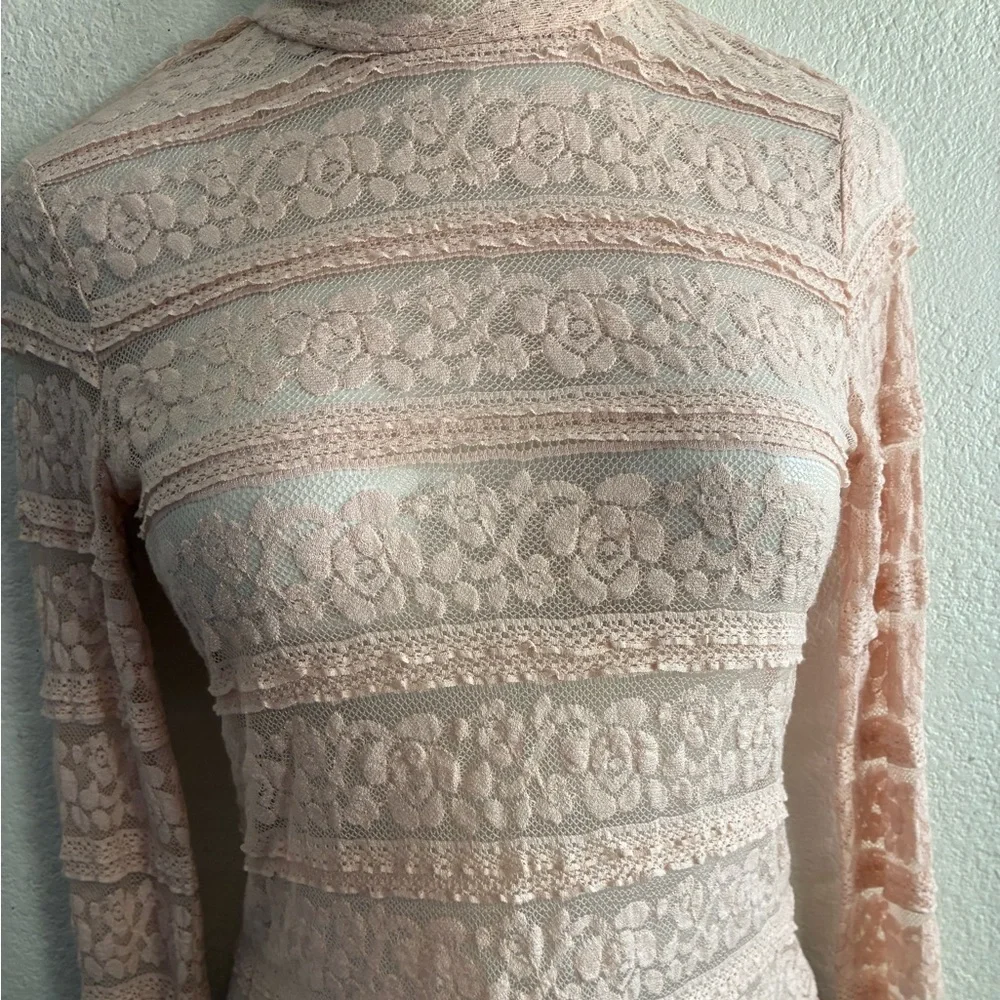 Zara Women’s Blush Cream Lace Long-Sleeve Mock Neck Top M